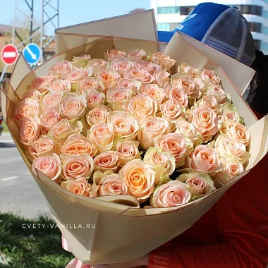 Букеты  цветов с доставкой: Букет из 59 голландских роз 80 см