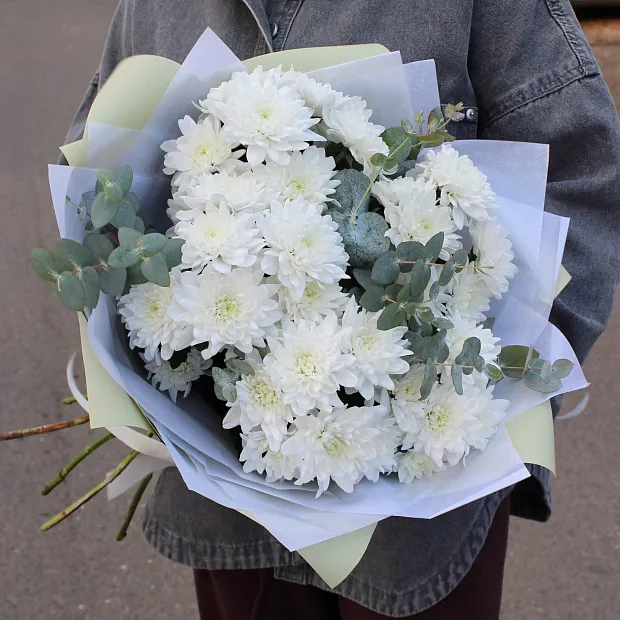 Букет из 5 веток белой хризантемы Балтика