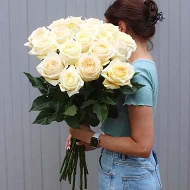 Эквадорские розы - На фото Букет из 17 роз Канделайт - изображение 2 Букет из 17 роз Канделайт - изображение 2