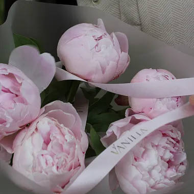 Букеты  цветов с доставкой: Букет из 5 розовых пионов