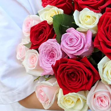 Букеты из 31 розы: Букет из 31 розы микс 60 см