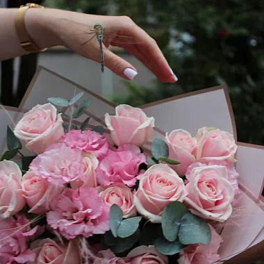 Букеты  цветов с доставкой: Букет микс «Розовое счастье» Букеты  цветов с доставкой: Букет микс «Розовое счастье»