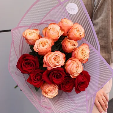 Букет из 15 роз: На фото Букет из 15 роз Kahala и Explorer Букет из 15 роз: Букет из 15 роз Kahala и Explorer