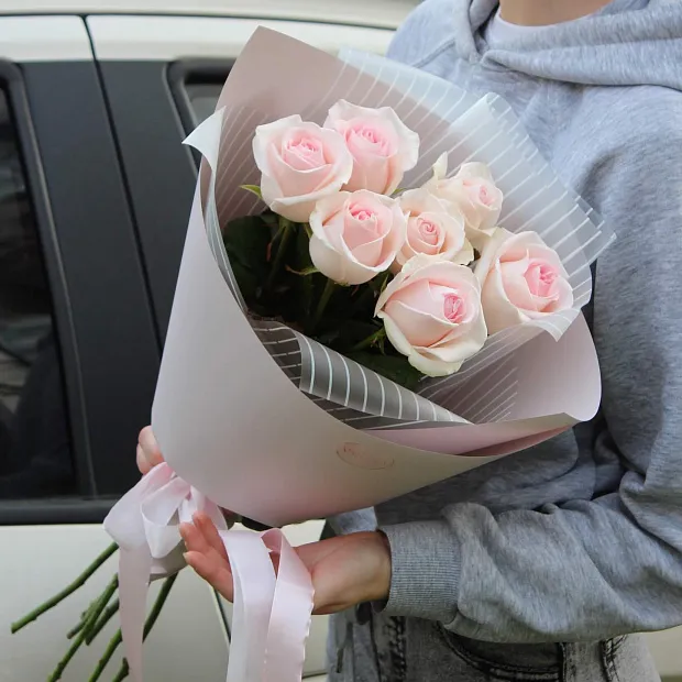 Букет из 7 розовых роз 60 см