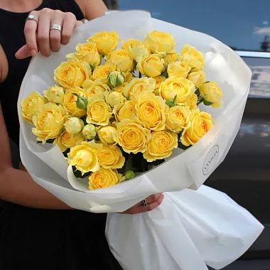 Букет из 10 веток желтой пионовидной розы - изображение 2