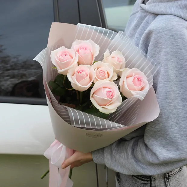 Букет из 7 розовых роз 60 см