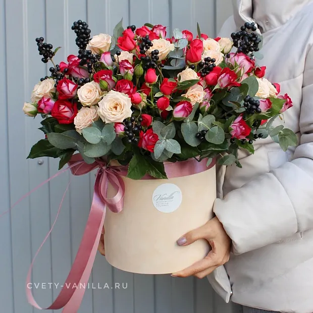 шляпная коробка с цветами микс "cappuccino"