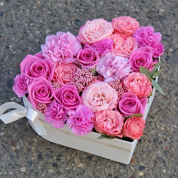 Сердце из цветов "For Barbie"
