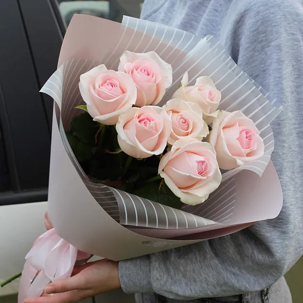 Букет из 7 розовых роз 60 см