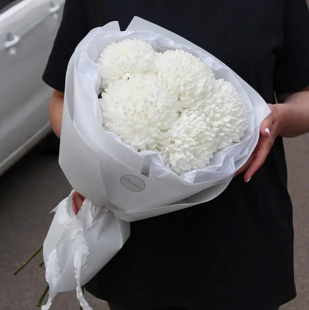 Букет из белой хризантемы Бигуди