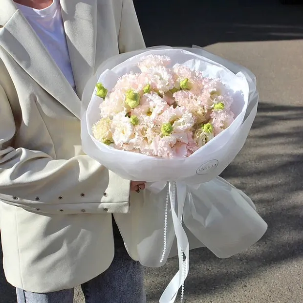 Букет из эустомы цвета шампань