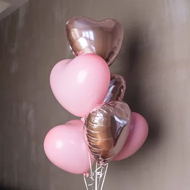 Фольгированные шары  - На фото Композиция из шаров сердечек "Love Is" - изображение 2 Композиция из шаров сердечек "Love Is" - изображение 2