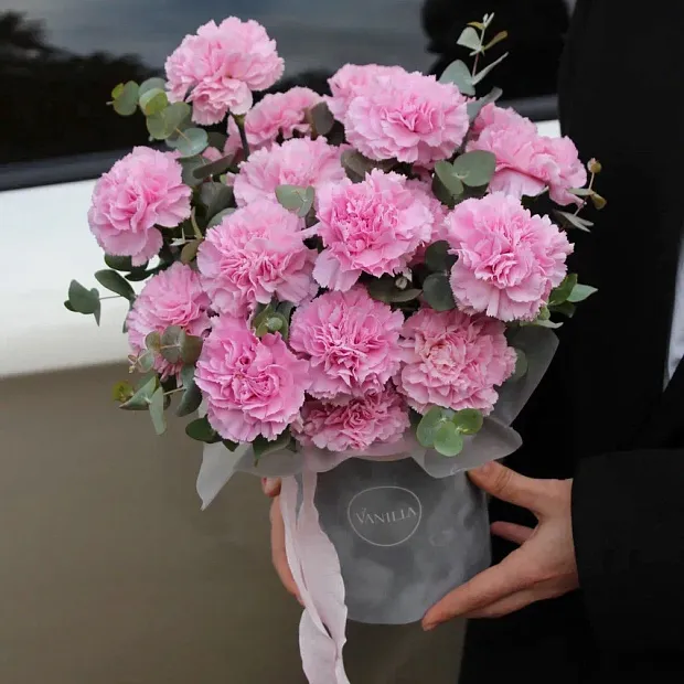 шляпная коробка с диантусами «grey»