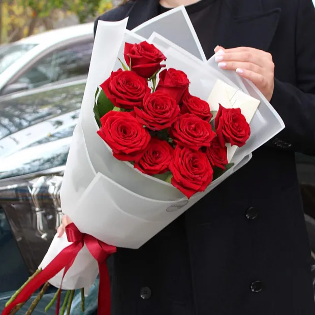 11 красных роз Наоми