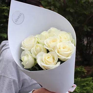 Букеты  цветов с доставкой: На фото Букет из 9 роз Аваланж 60 см Букеты  цветов с доставкой: Букет из 9 роз Аваланж 60 см