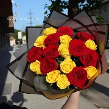 Букет из 19 желтой и красной розы   - изображение 2