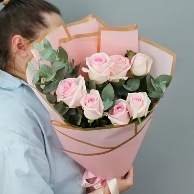 Букеты  цветов с доставкой - На фото Букет из роз Свит Ревиваль с эвкалиптом  - изображение 2 Букет из роз Свит Ревиваль с эвкалиптом  - изображение 2