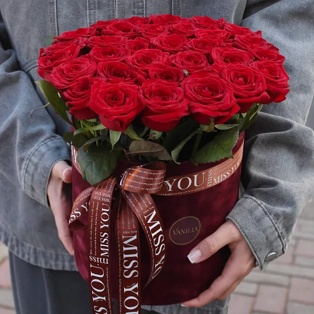 31 роза в шляпной коробке