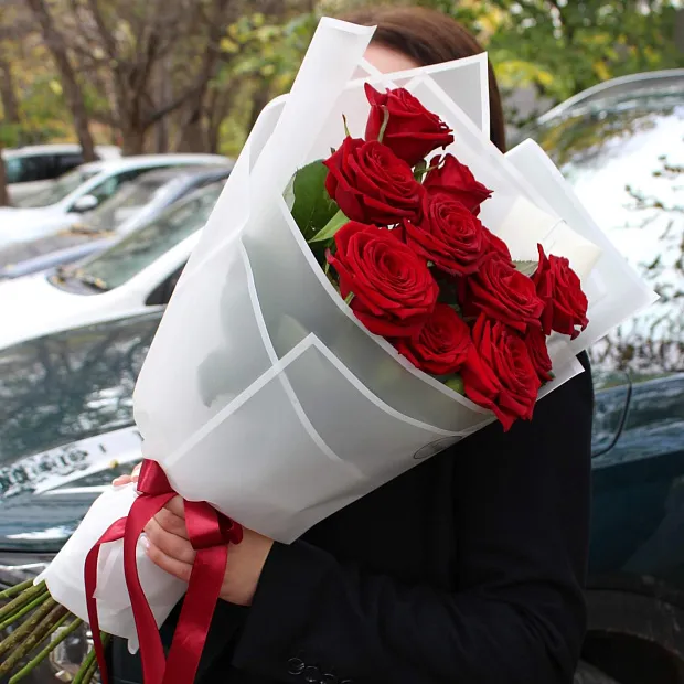 11 красных роз Наоми