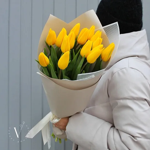 Букет из 15 желтых тюльпанов