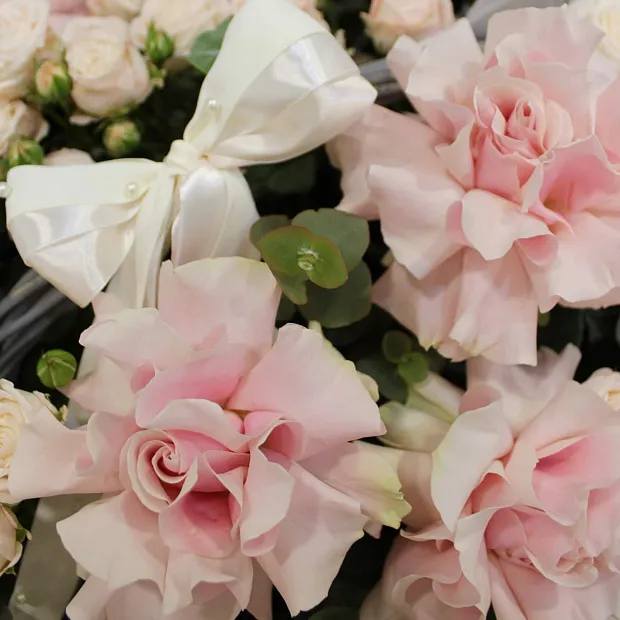 Корзина с цветами микс Люкс