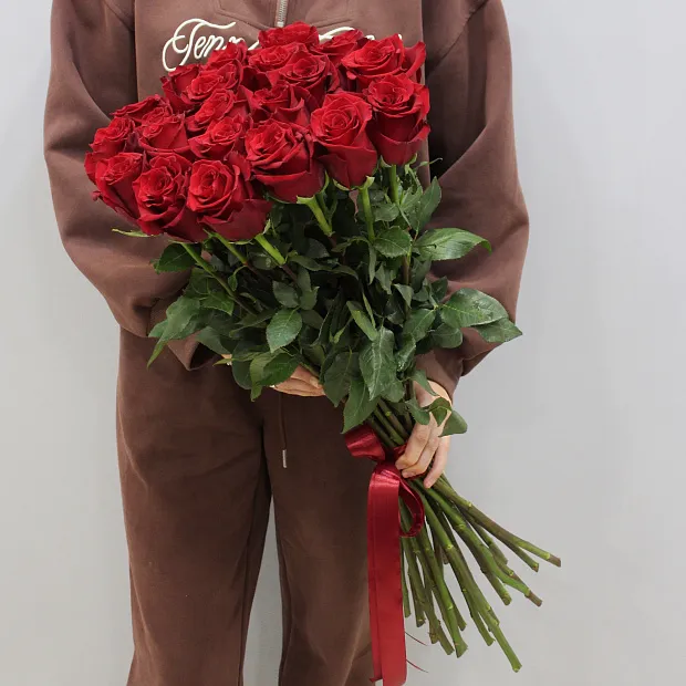 Букет из 21 розы Эксплорер 70 см под ленту