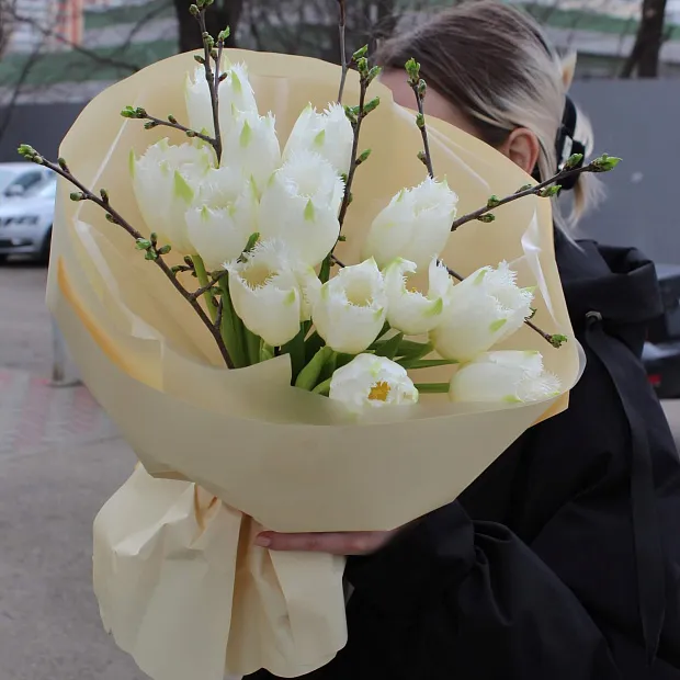 Весенний букет из тюльпанов