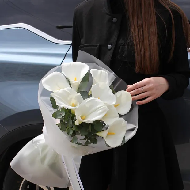 Букет из 9 белых калл