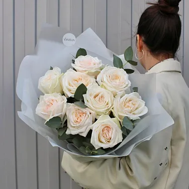 Эквадорские розы - На фото Букет из 9 ароматных роз и эвкалипта - изображение 2 Букет из 9 ароматных роз и эвкалипта - изображение 2