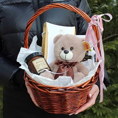 Корзина подарочная сладкая с мишкой - изображение 2