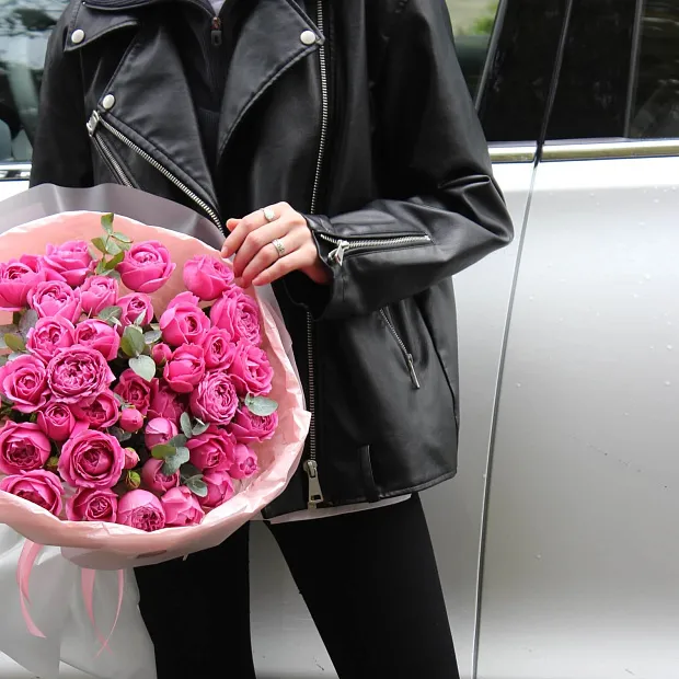 Букет из 15 малиновых роз