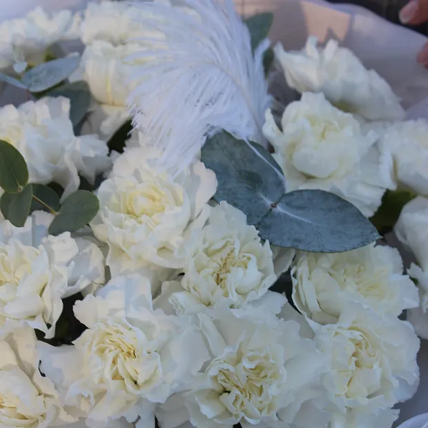 Нежный букет из диантусов LOVE