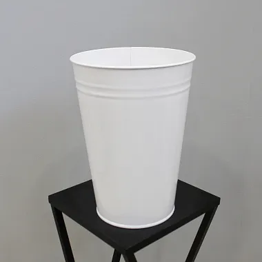 Вазы для цветов: Белый железный вазон