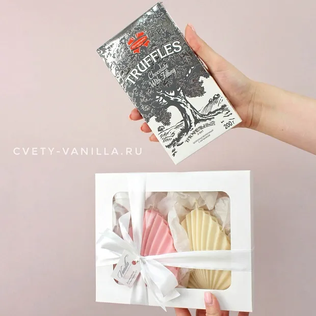 Сладкая корзина PINK NEW YEAR