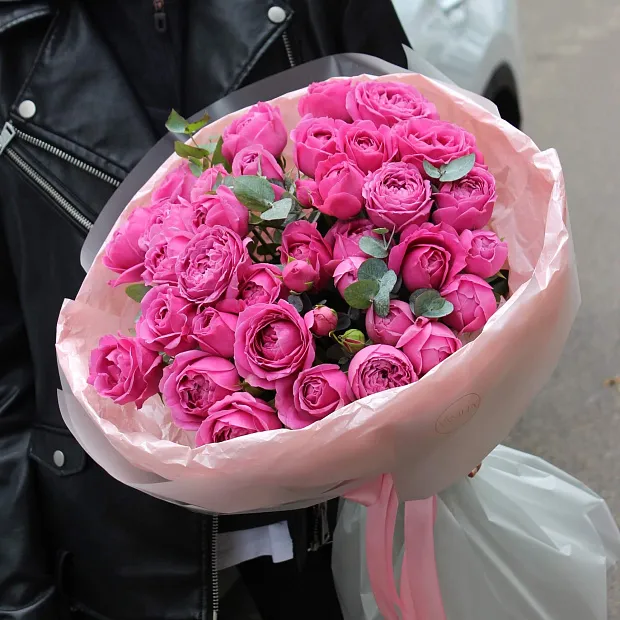 Букет из 15 малиновых роз