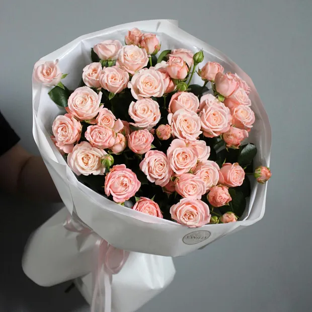 Букет из 9 веток пионовидной розы