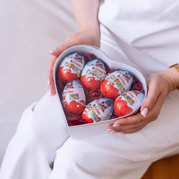 Подарочная коробка с Kinder Surprise "S"