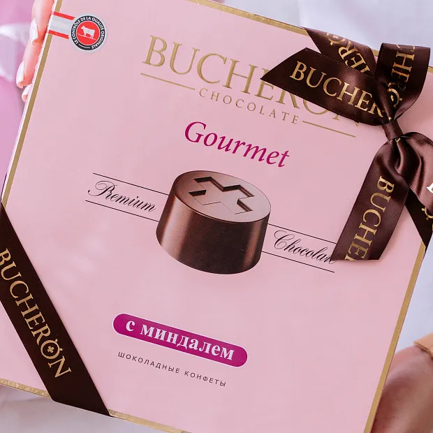 Коробка конфет Bucheron с миндалем