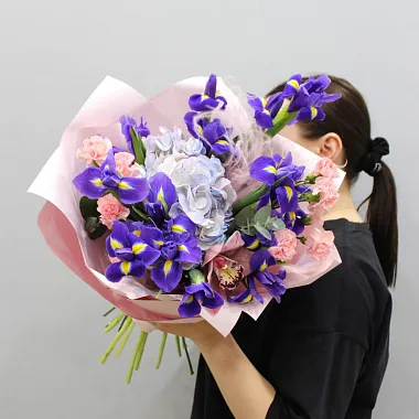Сборный букет с ирисами - изображение 2