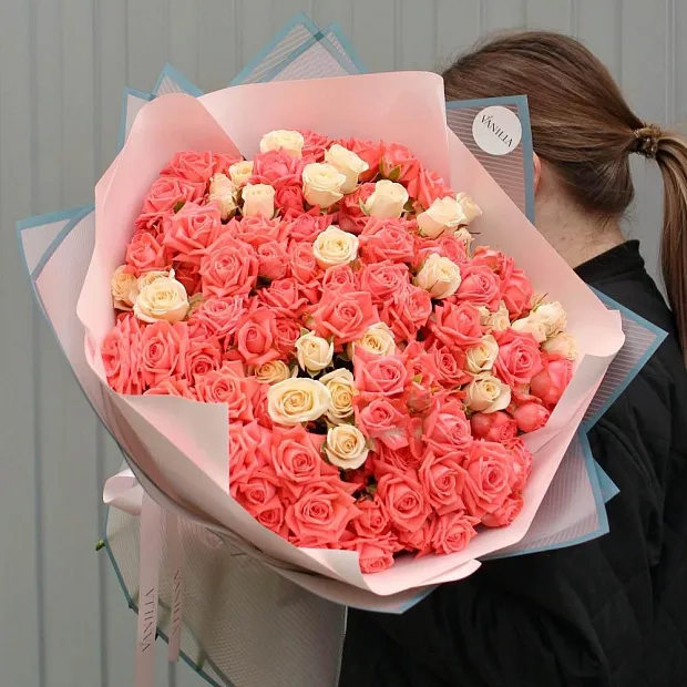 29 веток кустовой розы микс 50 см