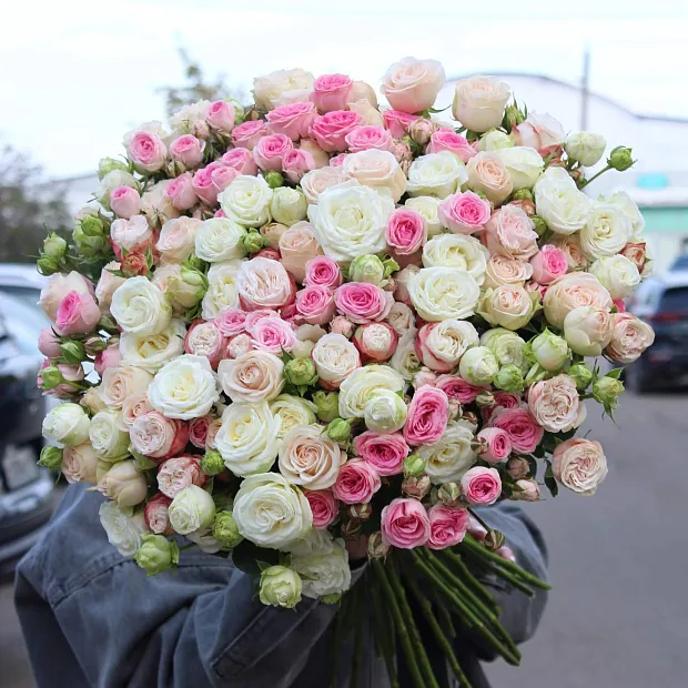 Букет микс пионовидных роз "Кейтлин"