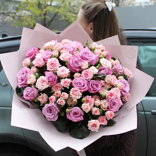 Сборный букет с кустовыми розами