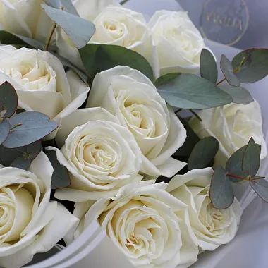 Букет из 15 роз: На фото 15 белых импортных роз 60 см Букет из 15 роз: 15 белых импортных роз 60 см