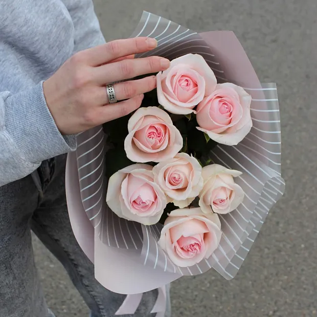 Букет из 7 розовых роз 60 см