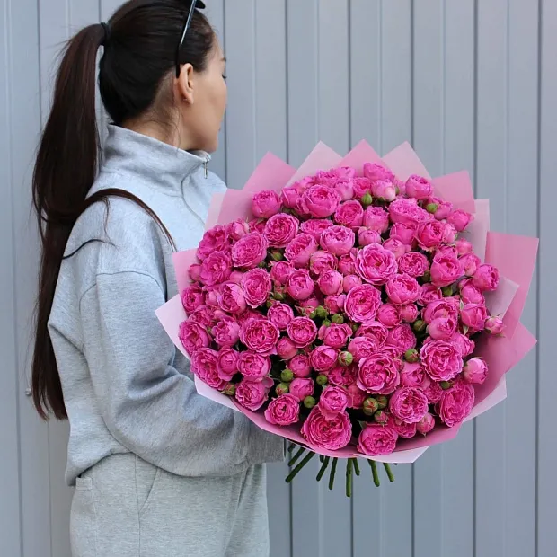 25 кустовых пионовидных роз 50 см