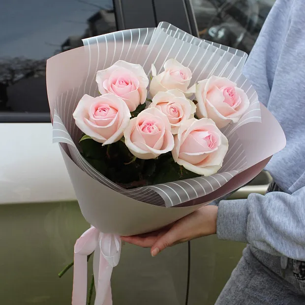 Букет из 7 розовых роз 60 см