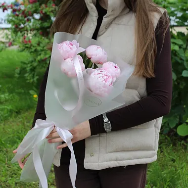 Букет из 5 розовых пионов - изображение 2