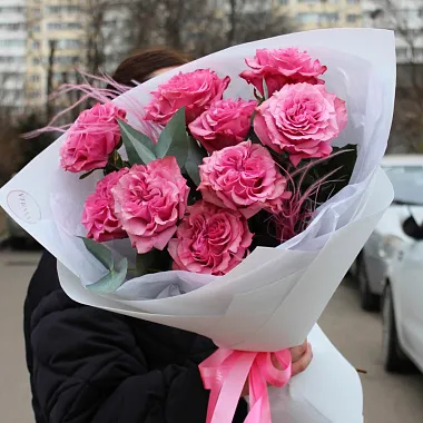 Букеты из малиновых роз - На фото Букет из 9 роз Кантри Блюз с эвкалиптом - изображение 2 Букет из 9 роз Кантри Блюз с эвкалиптом - изображение 2
