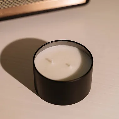 свечи: Ароматическая свеча ручной работы "Black pepper & Amber"