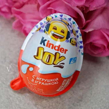 Подарки на 14 февраля: Шоколадное яйцо Kinder JOY